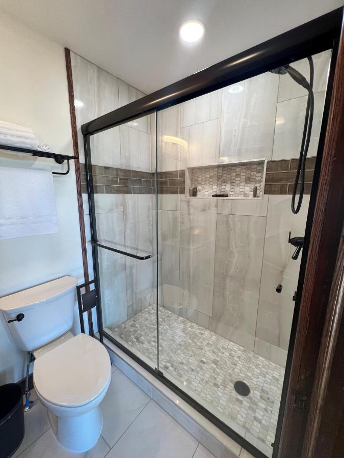 Monterey Inn Екстериор снимка