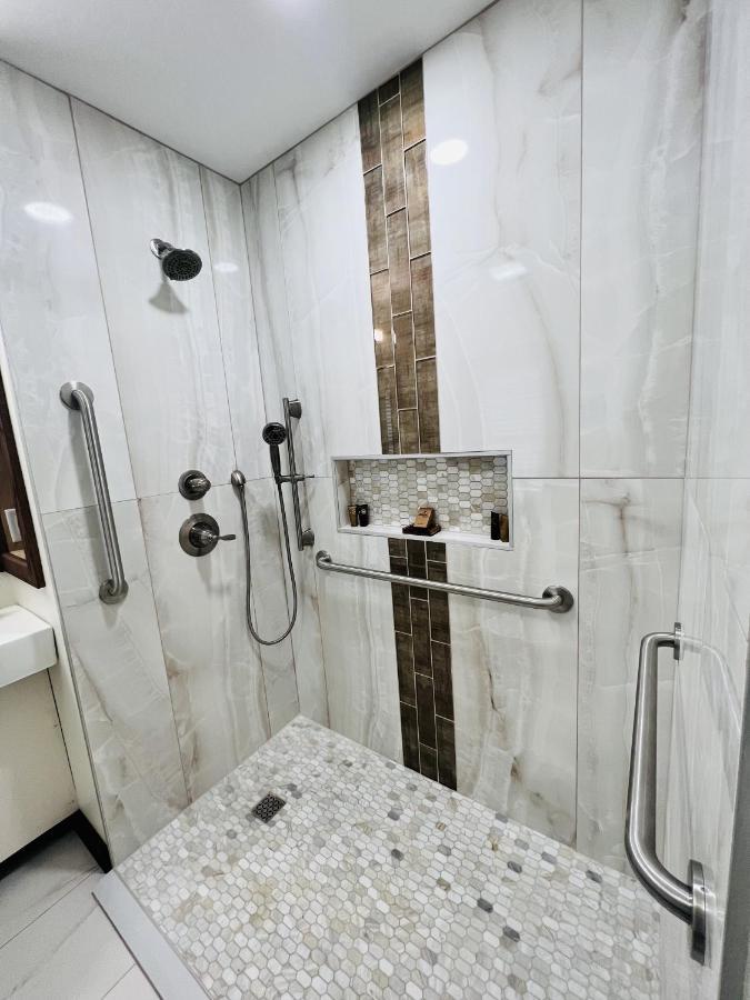 Monterey Inn Екстериор снимка